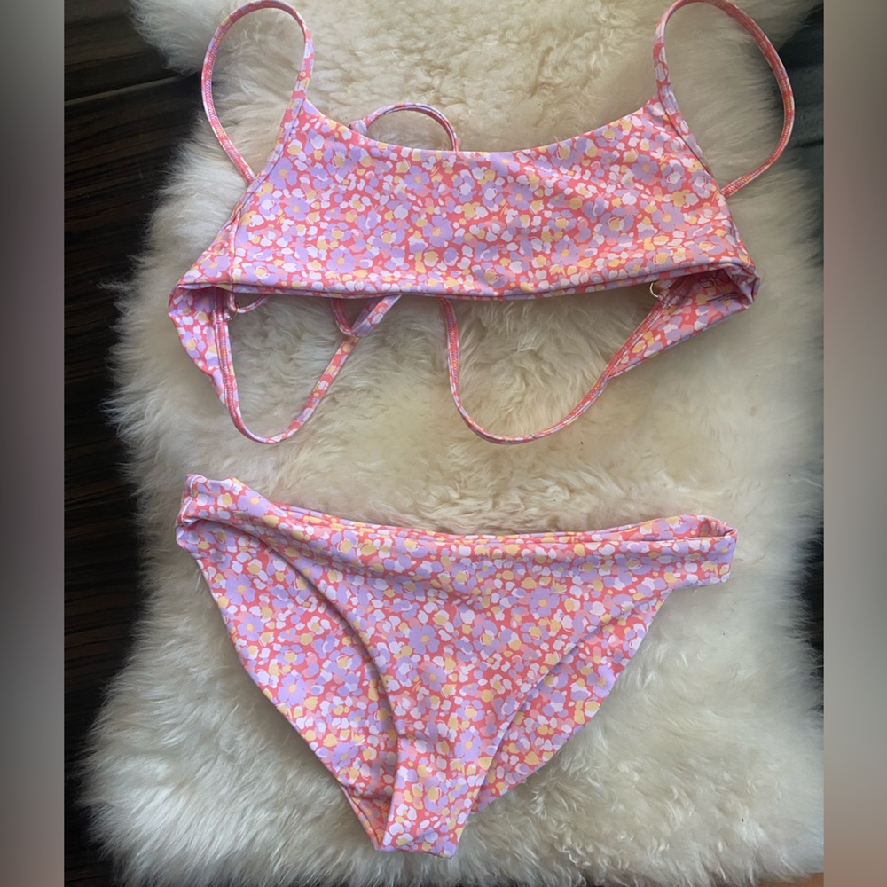 Never worn skatie bikini!